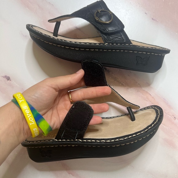 Alegria Codi Trellis Thong Sandal Like New Size 37 (7-7.5) - Picture 6 of 6